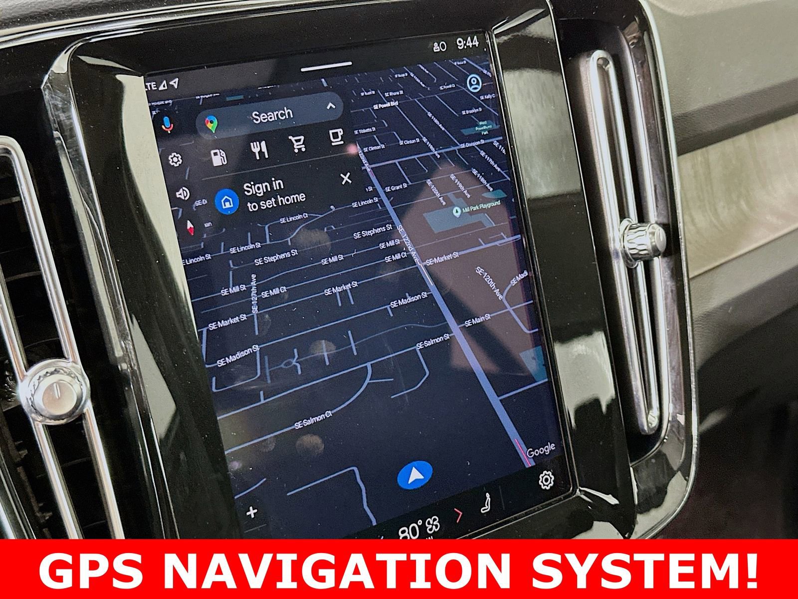 Used 2025 Volvo XC40 B5 Plus image 16