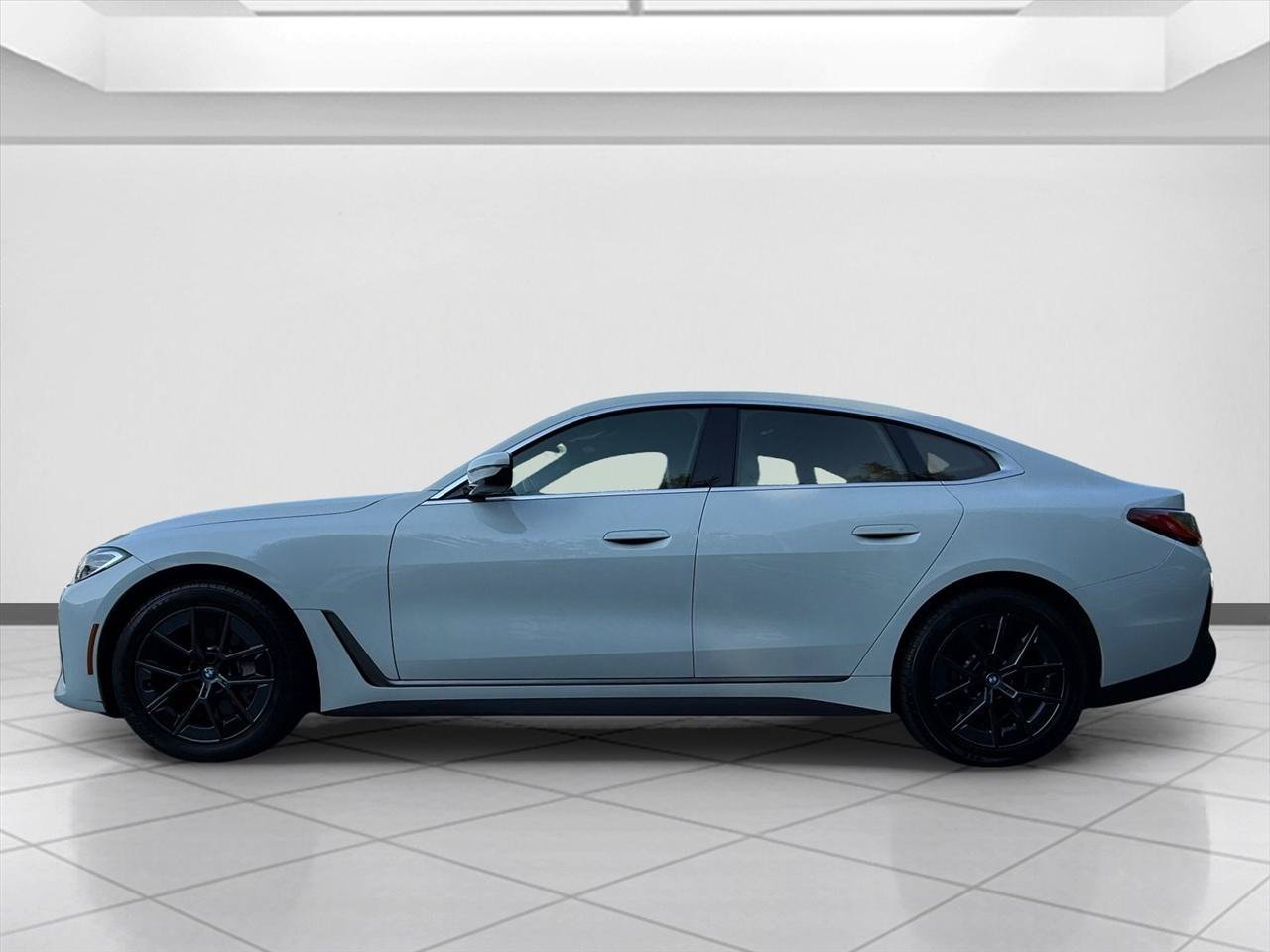 Used 2023 BMW i4 eDrive35 w/ Premium Package RWD image 2