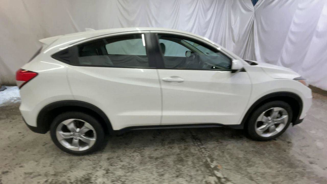 Used 2021 Honda HR-V LX image 9