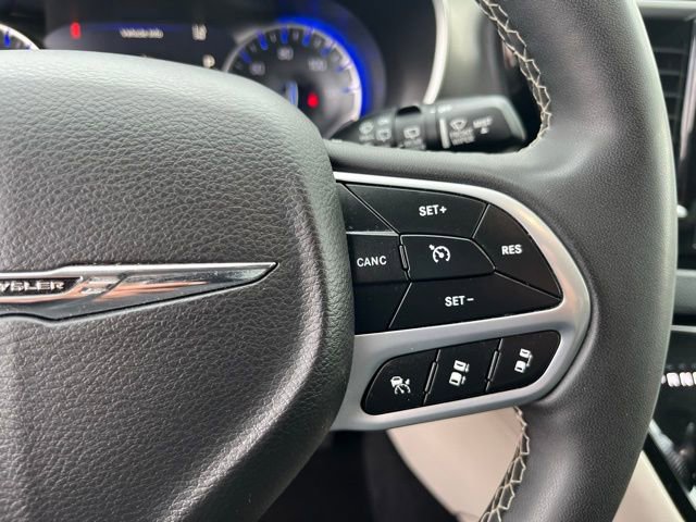 Used 2023 Chrysler Pacifica Touring-L FWD image 20