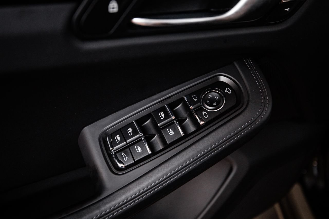 Certified 2023 Porsche Macan S AWD/4WD image 22