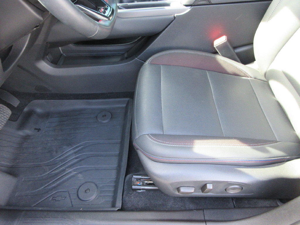 Certified 2024 Chevrolet Equinox EV RS FWD image 22