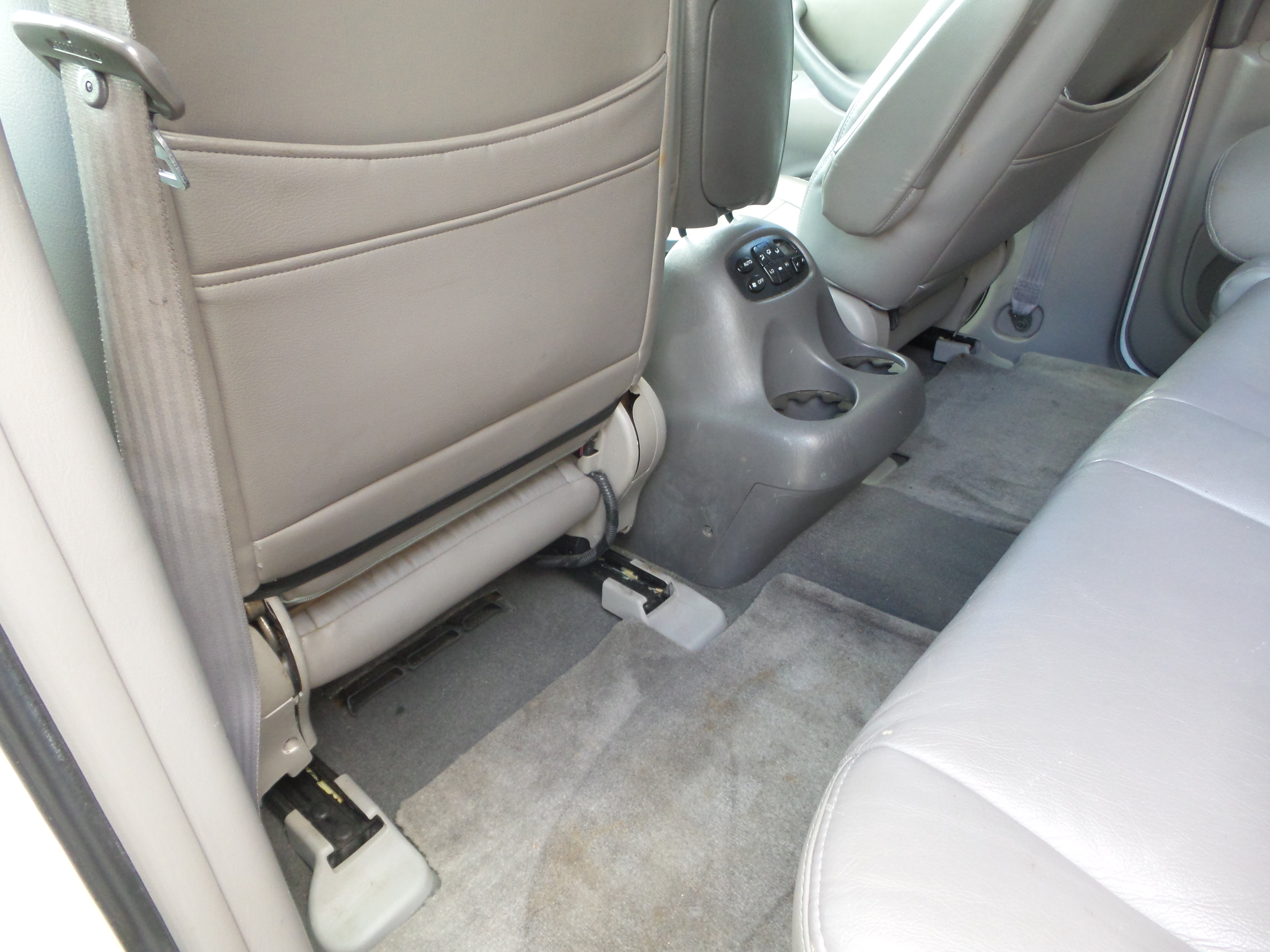 Used 2001 Toyota Sequoia SR5 AWD/4WD image 85
