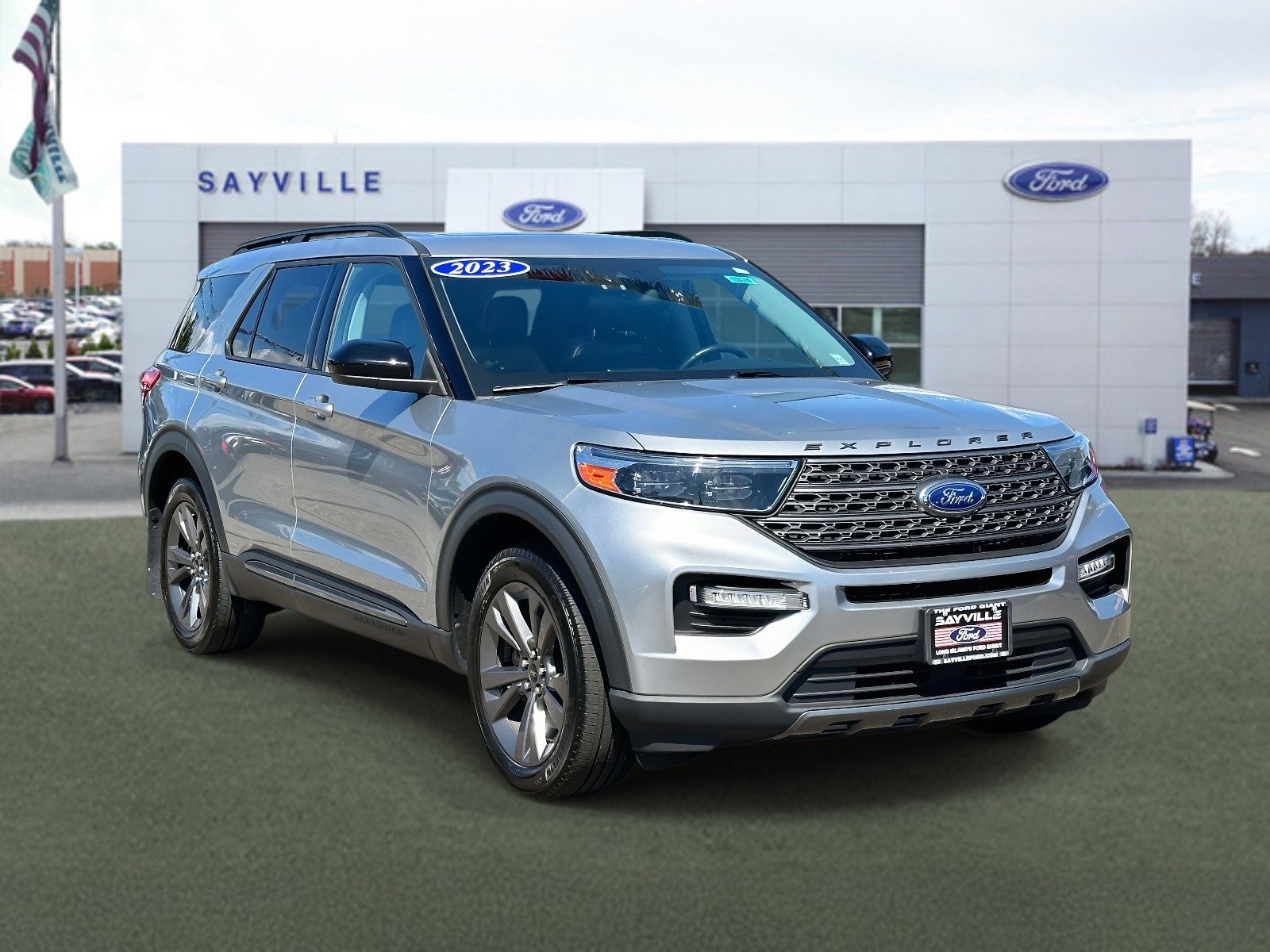 Used 2023 Ford Explorer XLT w/ Equipment Group 202A image 6