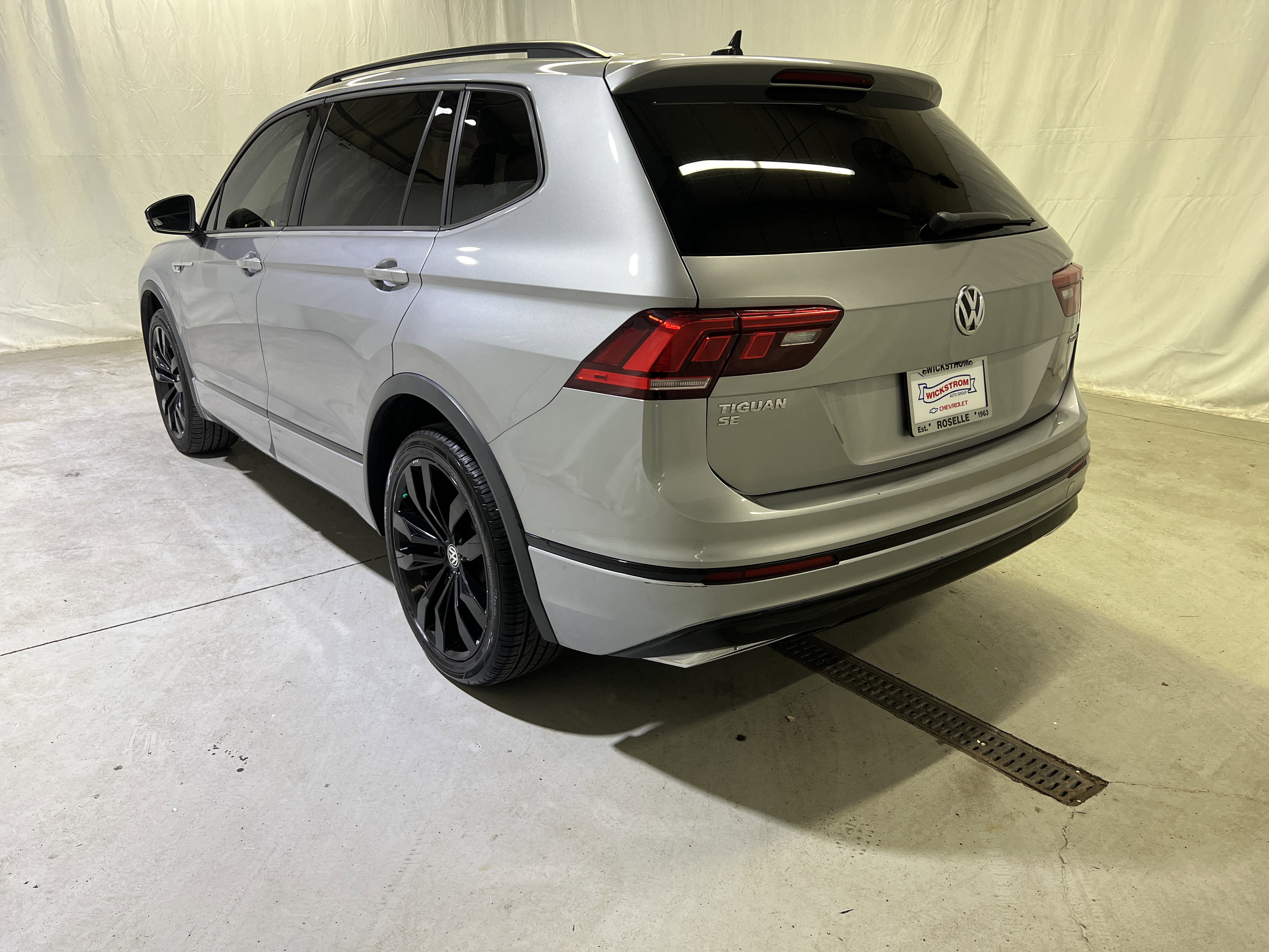 Used 2021 Volkswagen Tiguan SE R-Line w/ 3rd Row Seat Package AWD/4WD image 8