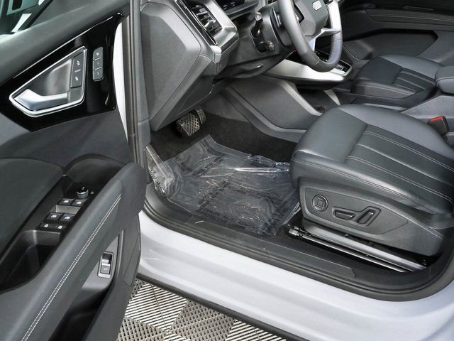 Used 2025 Audi Q4 e-tron Premium w/ Convenience Package AWD/4WD image 7