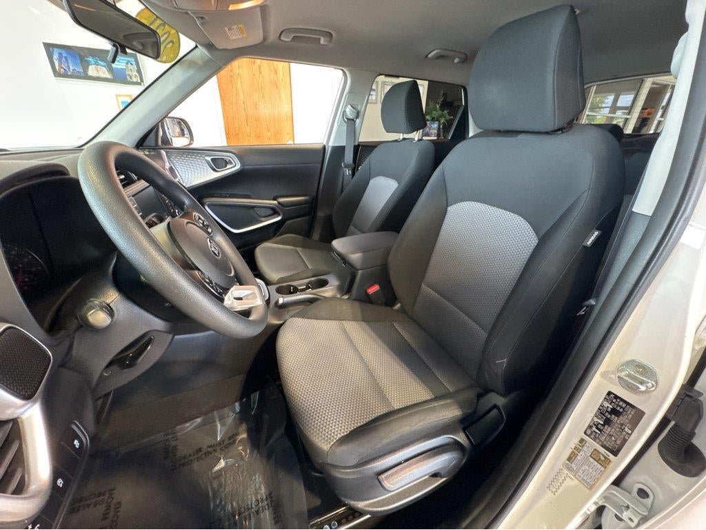 Used 2021 Kia Soul LX FWD image 5