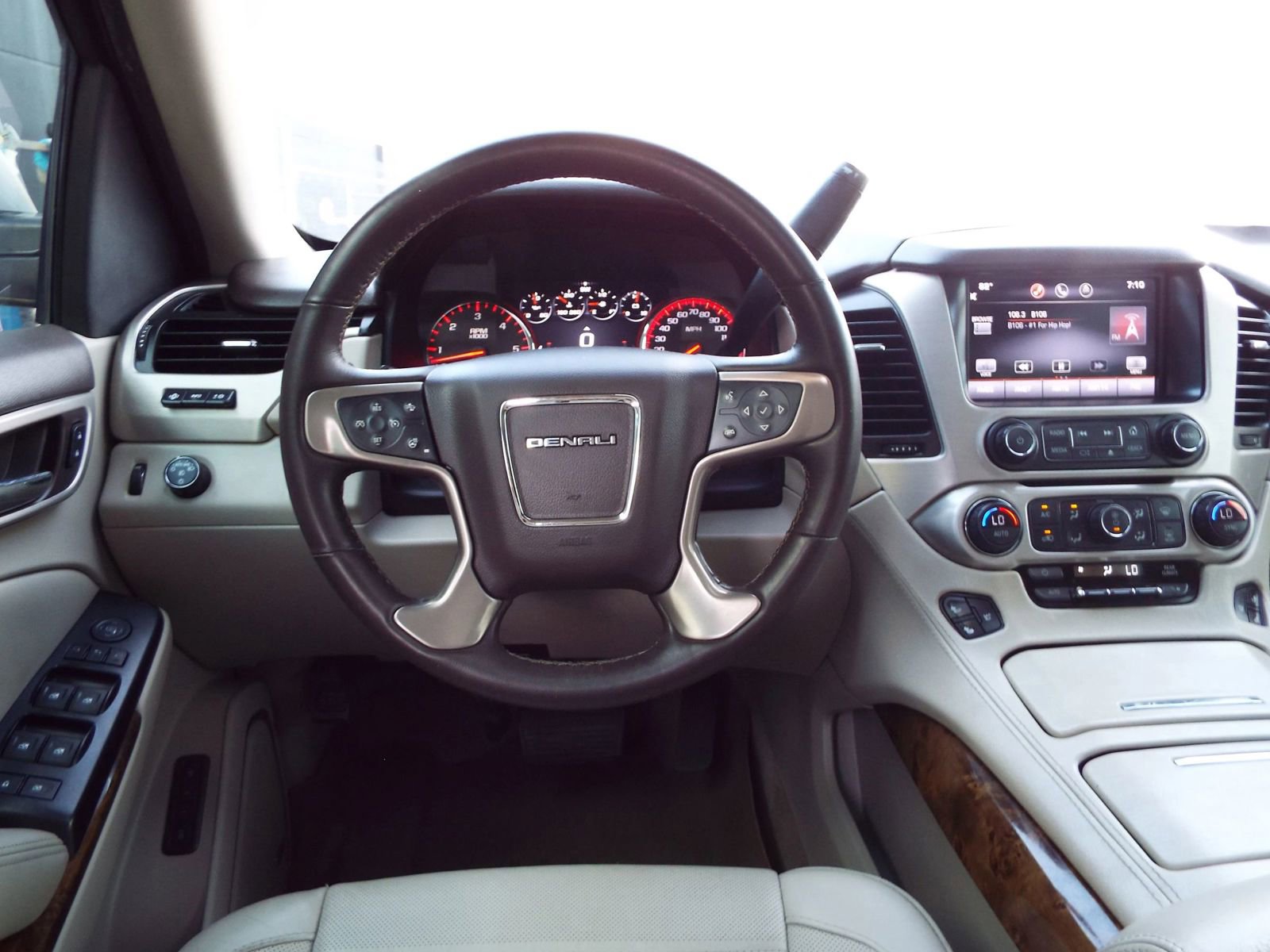 Used 2015 GMC Yukon XL Denali w/ Touring Package RWD image 12