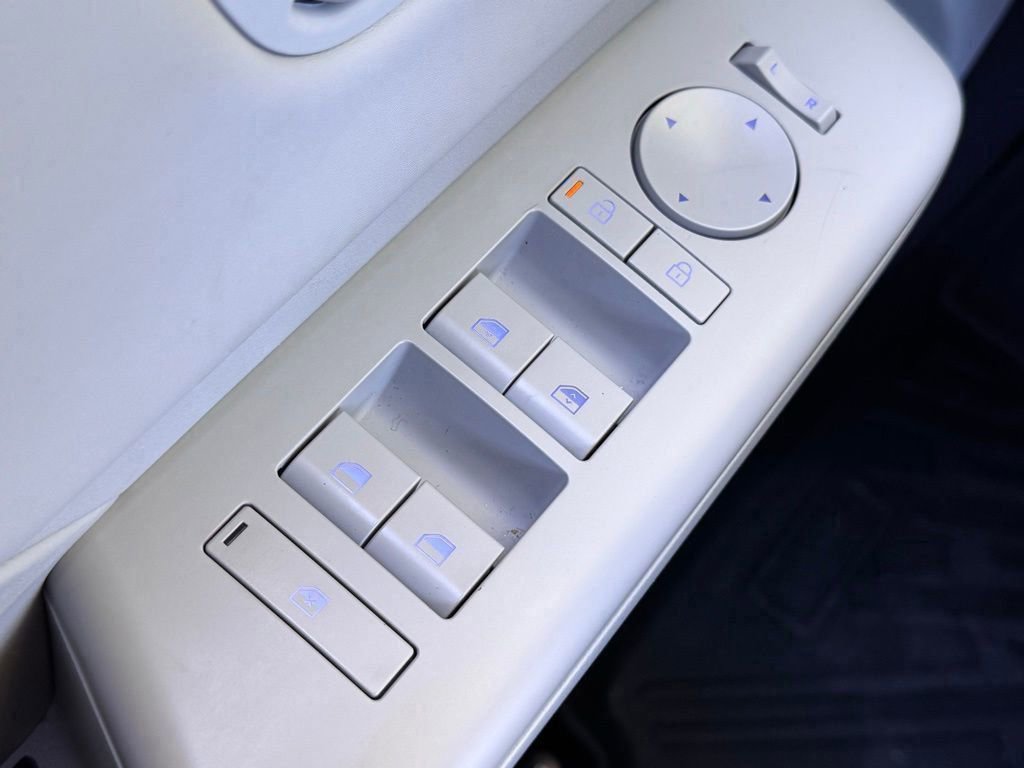 Used 2025 Hyundai Kona Limited image 27