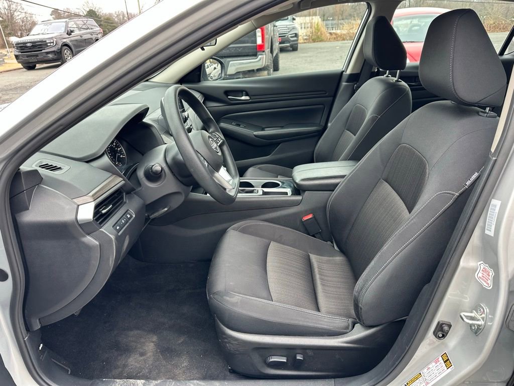 Used 2024 Nissan Altima 2.5 SV image 11