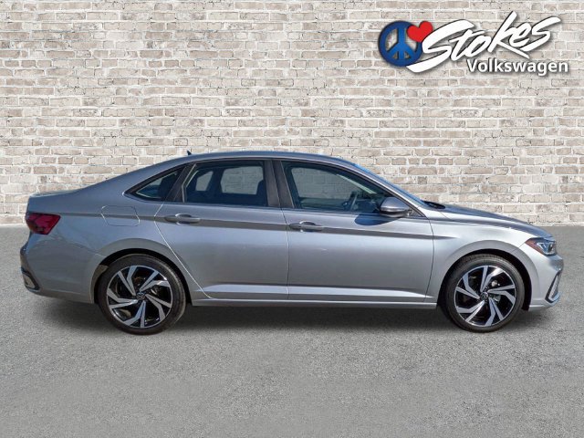 Certified 2025 Volkswagen Jetta SEL FWD image 3