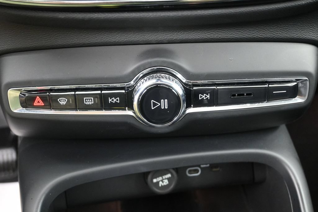 Used 2023 Volvo XC40 B4 Plus w/ Protection Package FWD image 19