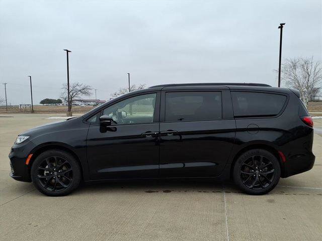 Used 2025 Chrysler Pacifica Limited video 2
