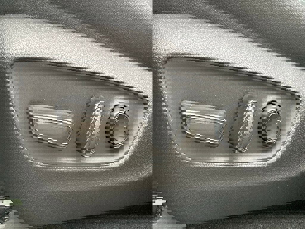 Used 2025 Toyota Land Cruiser w/ Premium Package image 14