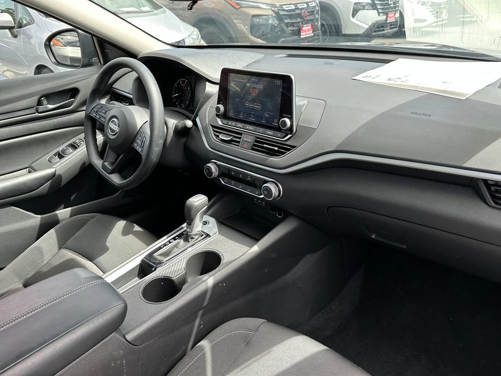 Used 2025 Nissan Altima 2.5 S FWD image 14