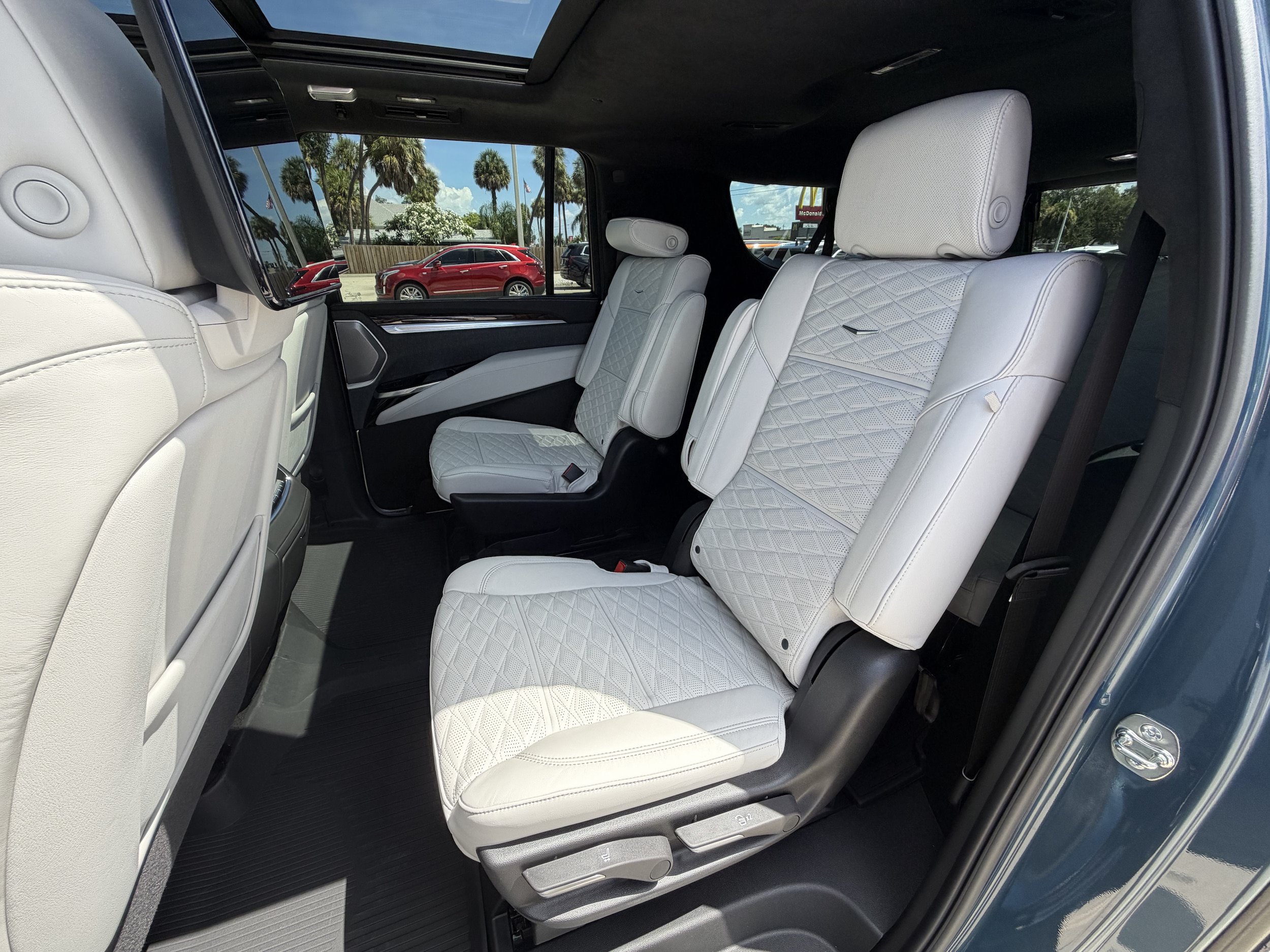 New 2026 Cadillac Escalade ESV Platinum Sport w/ LPO, ONYX Package AWD/4WD image 18