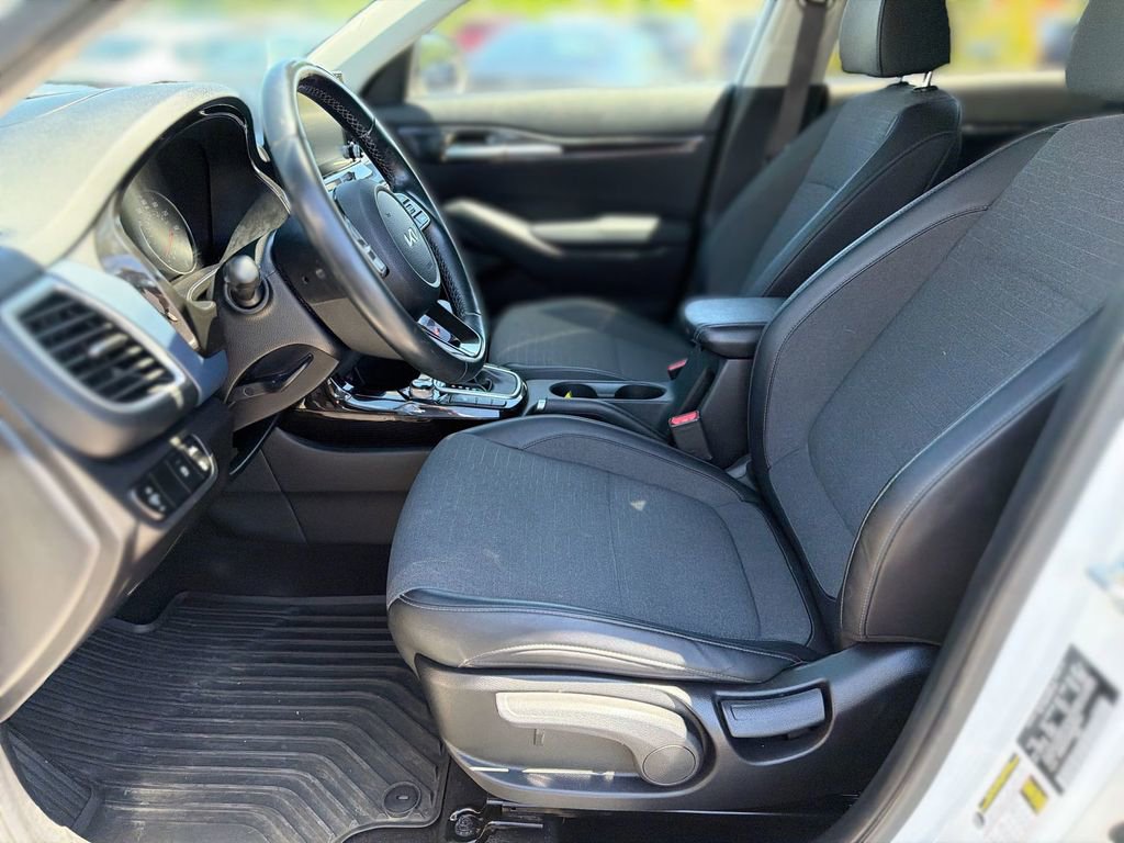 Used 2023 Kia Seltos S AWD/4WD image 8