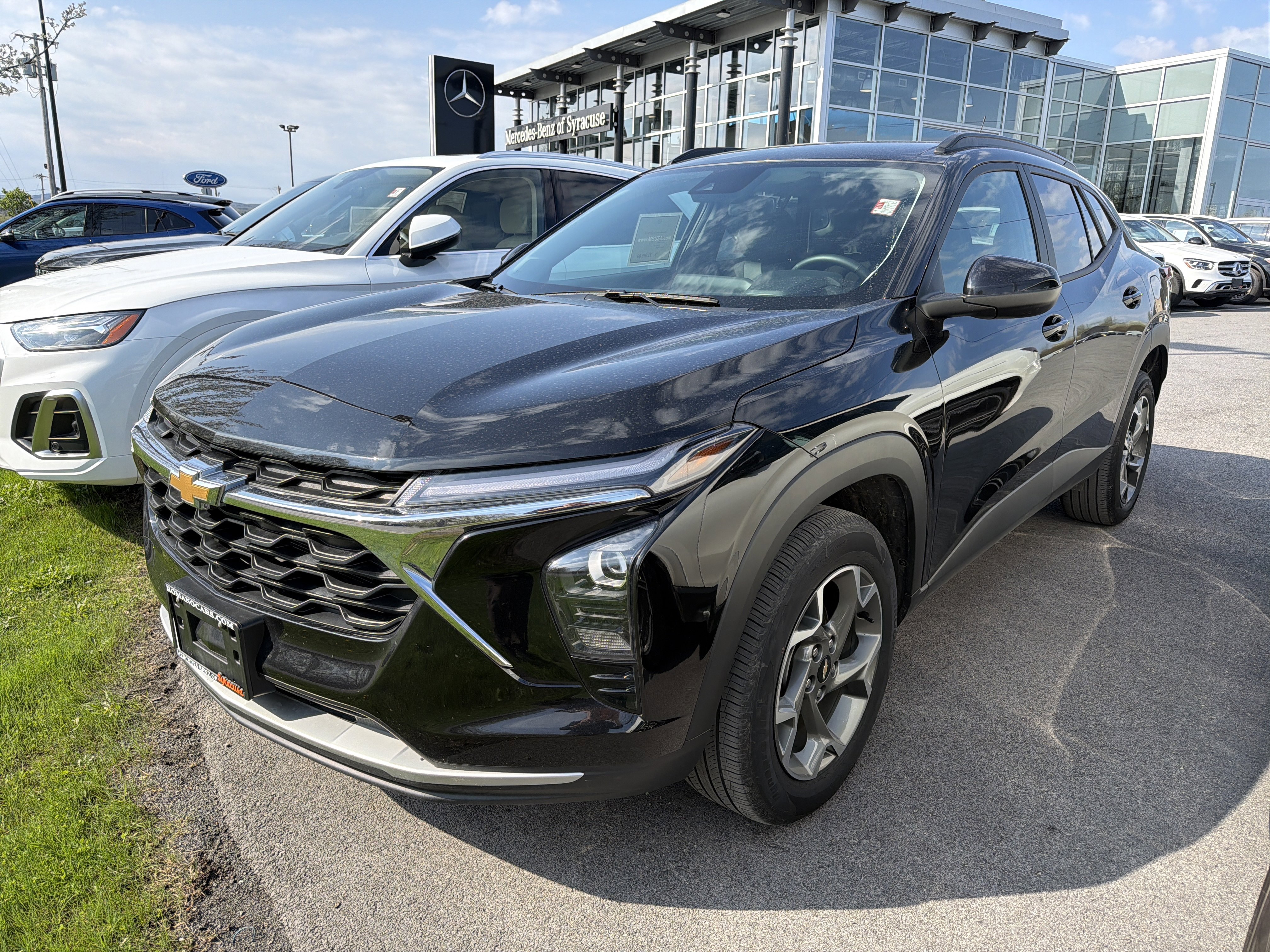 Used 2024 Chevrolet Trax LT w/ Driver Confidence Package FWD image 4