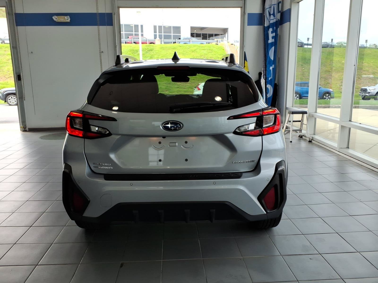 Used 2024 Subaru Crosstrek 2.5i Limited w/ Crosstrek Mirror Package AWD/4WD image 5