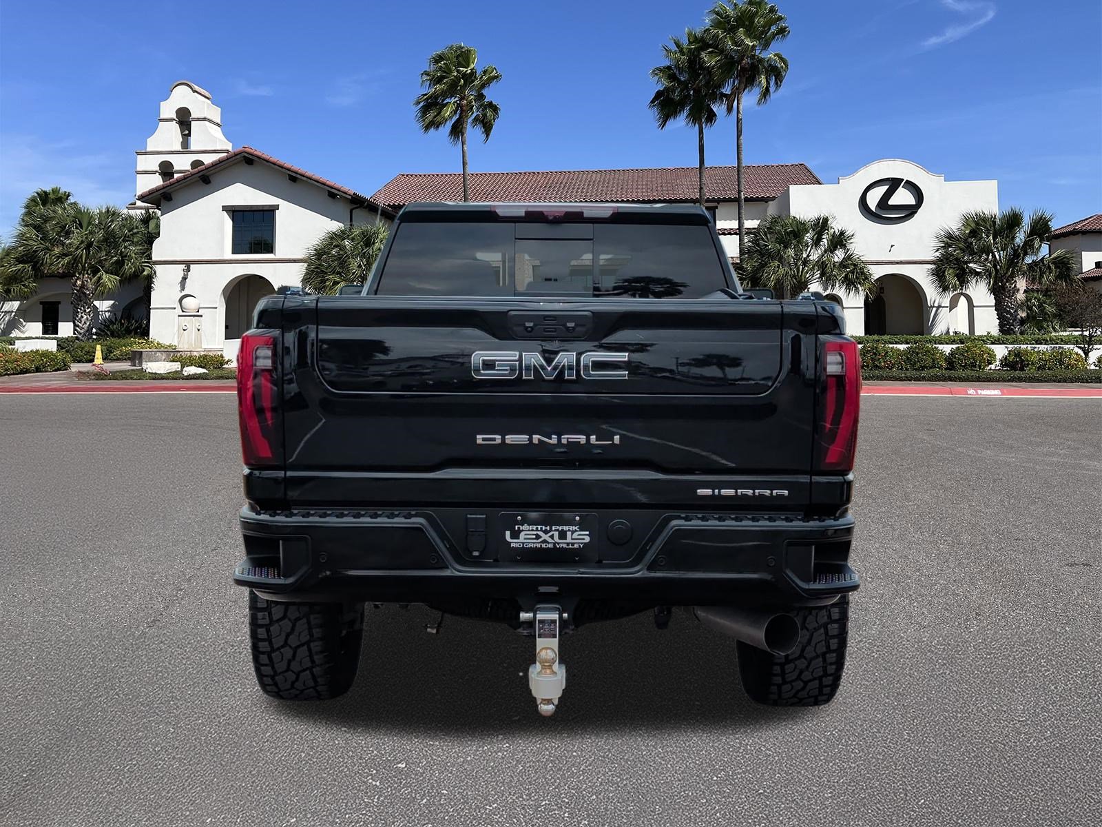 Used 2024 GMC Sierra 2500 Denali Ultimate image 3