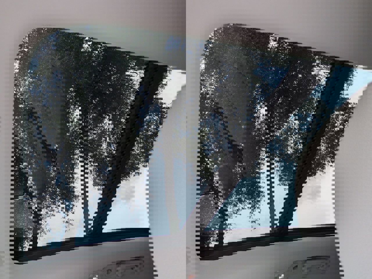 New 2025 Volvo XC90 T8 Plus w/ Protection Package Premier image 18