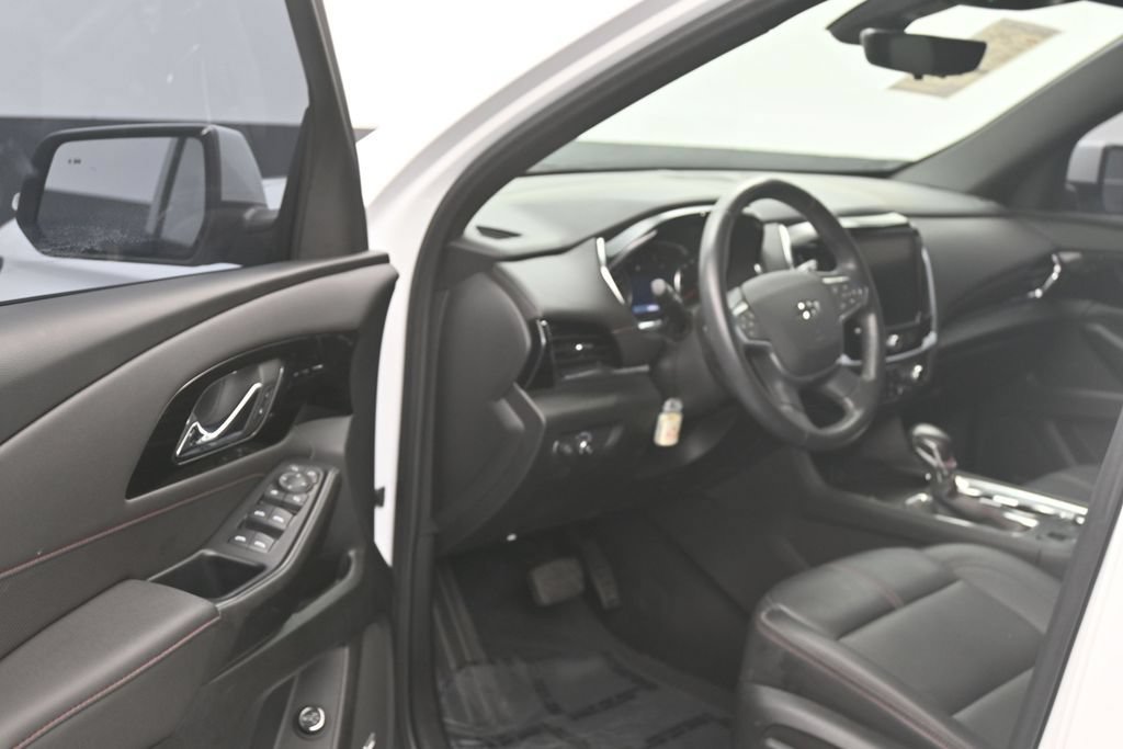 Used 2022 Chevrolet Traverse RS FWD image 11