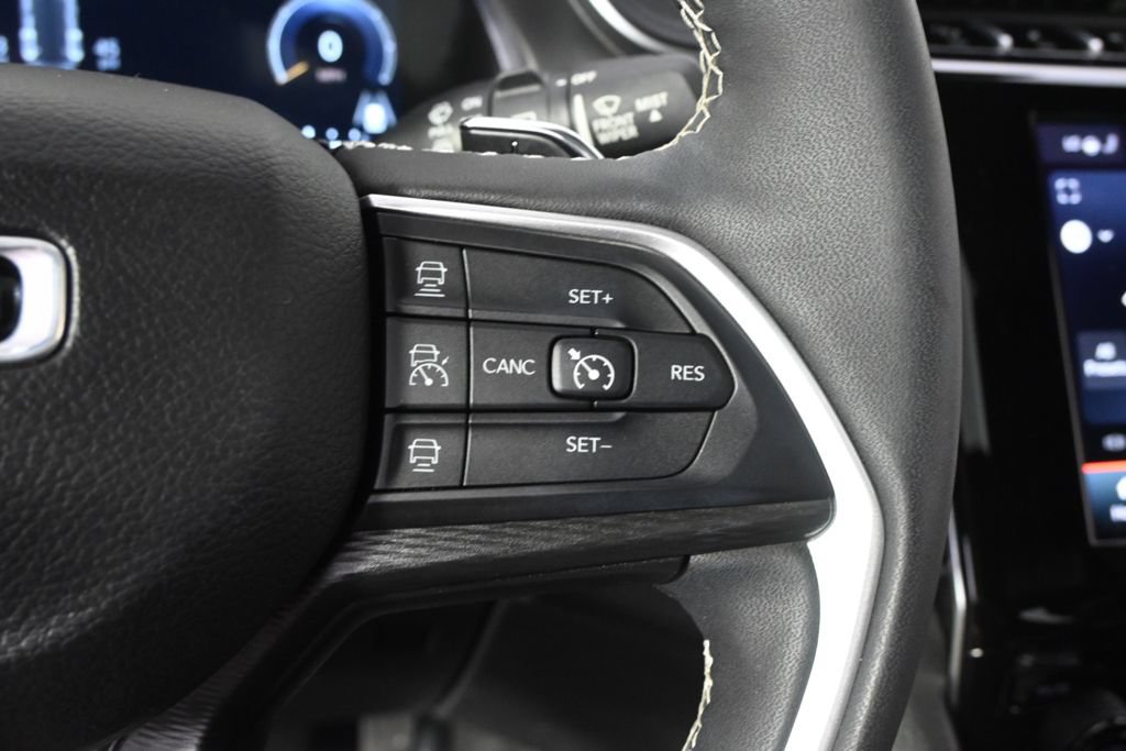 Used 2023 Jeep Grand Cherokee Altitude AWD/4WD image 33