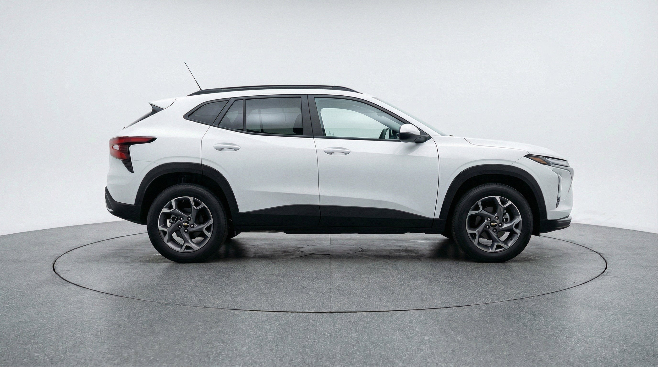 Used 2025 Chevrolet Trax LT w/ LT Convenience Package image 11