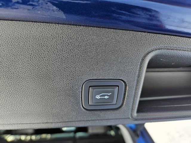 Used 2022 GMC Terrain SLT w/ LPO, Floor Liner Package image 17