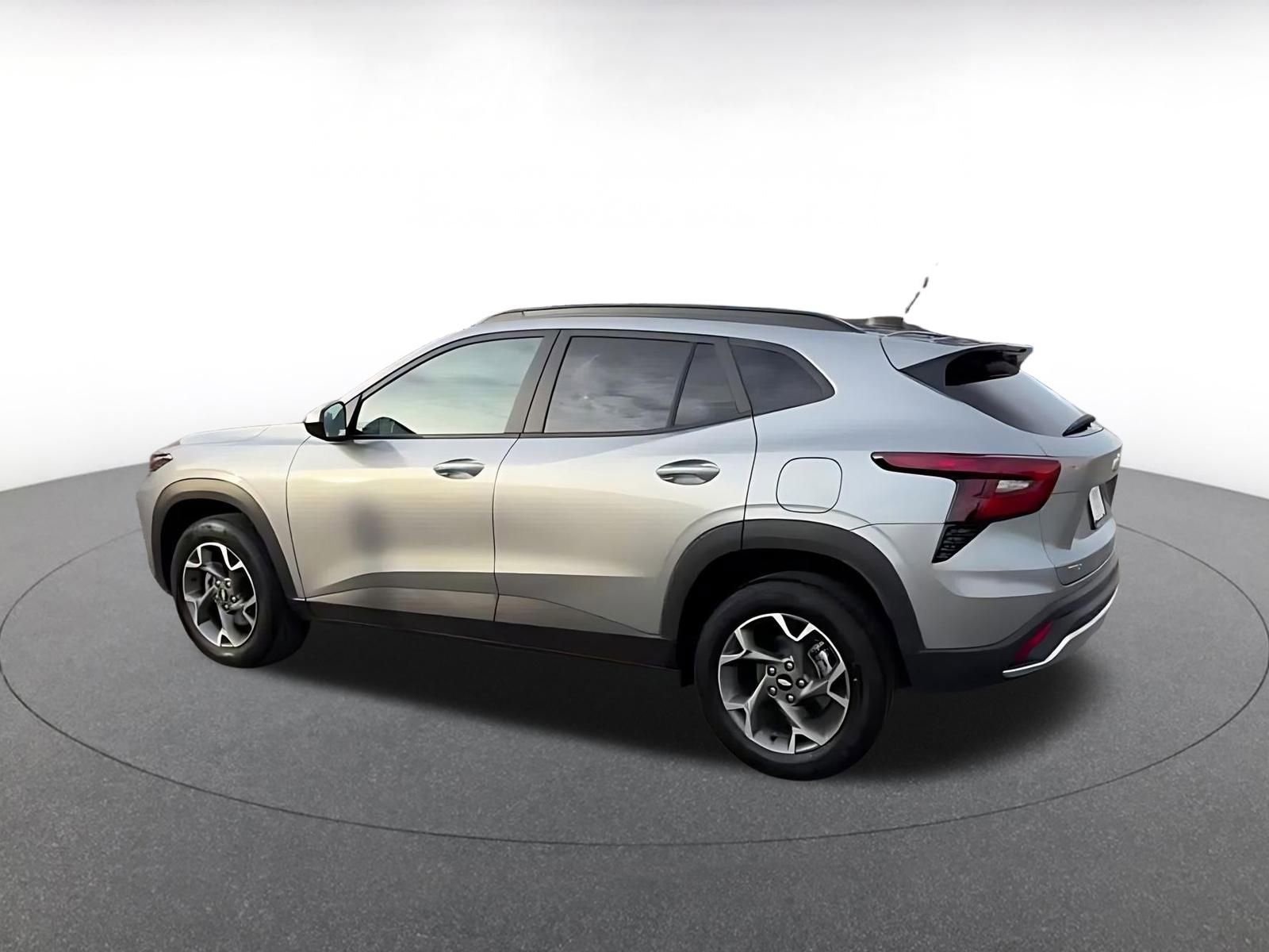 Used 2025 Chevrolet Trax LT image 10