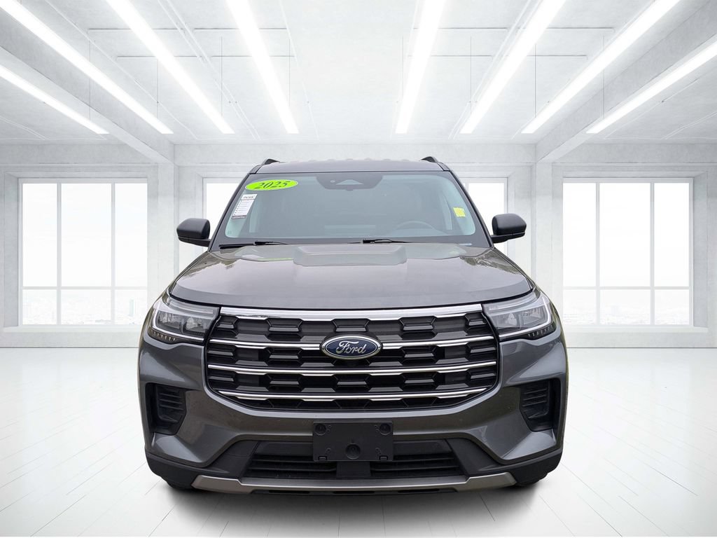Used 2025 Ford Explorer Active RWD image 8
