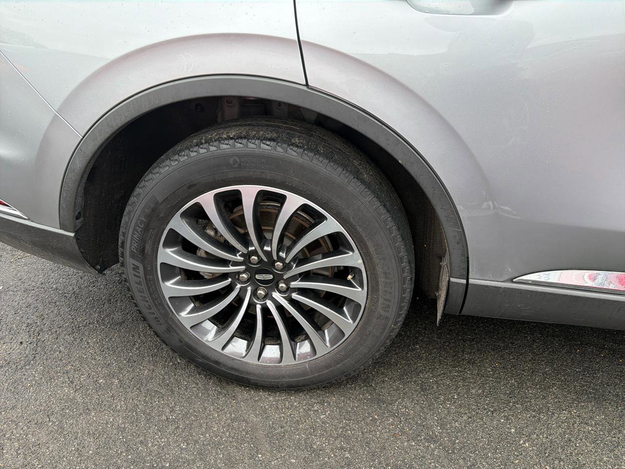 Used 2023 Lincoln Aviator Standard AWD w/ Premium Package image 5