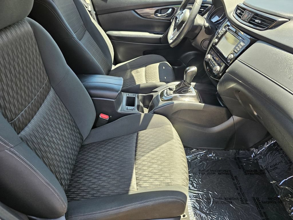 Used 2017 Nissan Rogue SV w/ SV Premium Package FWD image 13