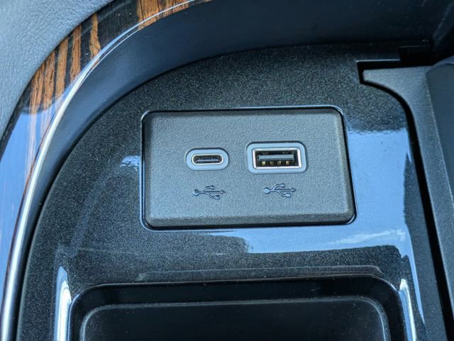 Used 2023 Cadillac Escalade Premium Luxury image 29