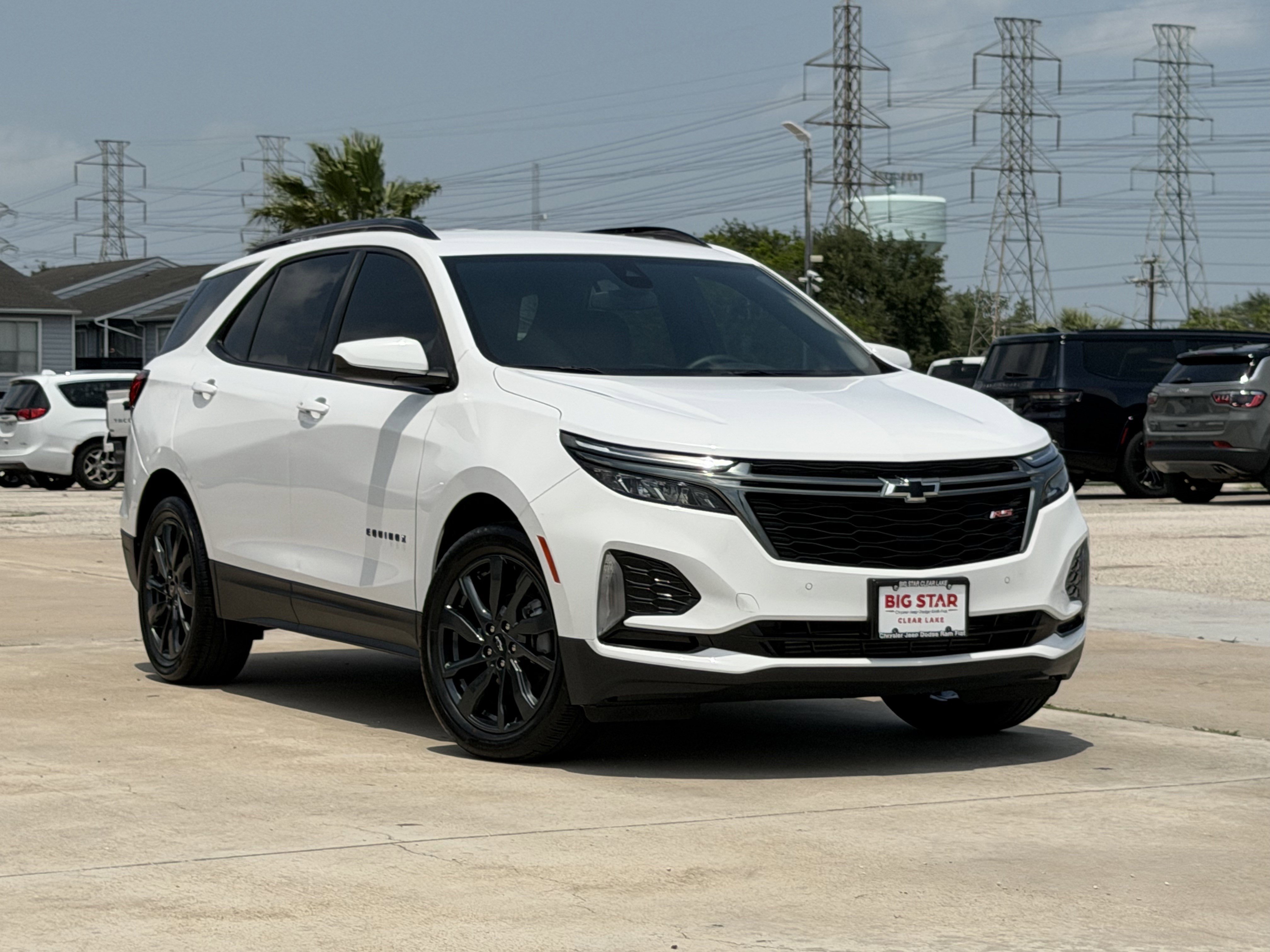Used 2023 Chevrolet Equinox RS w/ LPO, Floor Liner Package FWD image 2