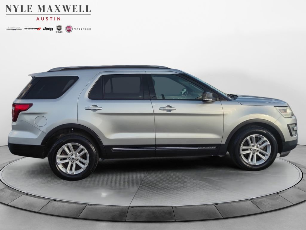Used 2017 Ford Explorer XLT image 15