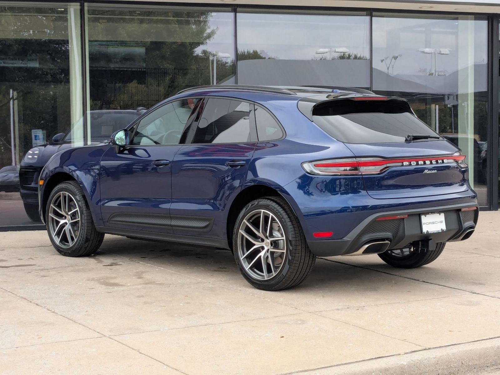 Certified 2026 Porsche Macan AWD/4WD image 3