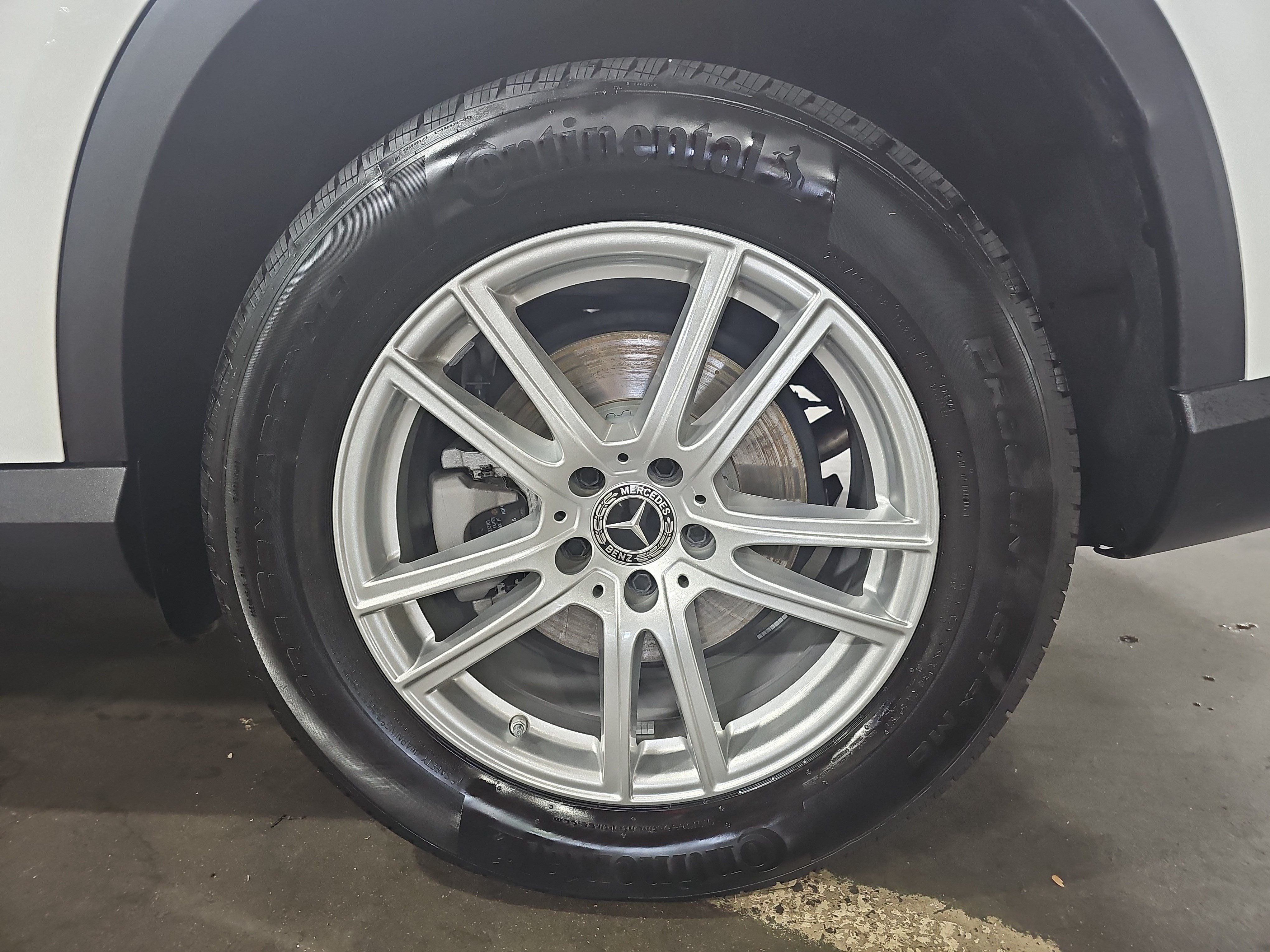 Used 2025 Mercedes-Benz GLC 300 4MATIC image 34