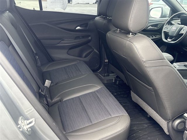 Used 2025 Buick Envista Preferred w/ Convenience I Package FWD image 25