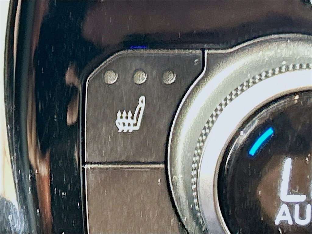 Used 2023 Toyota Highlander XLE image 17