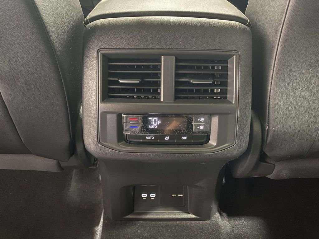 Used 2023 Volkswagen Atlas SE w/ Panoramic Sunroof Package FWD image 13