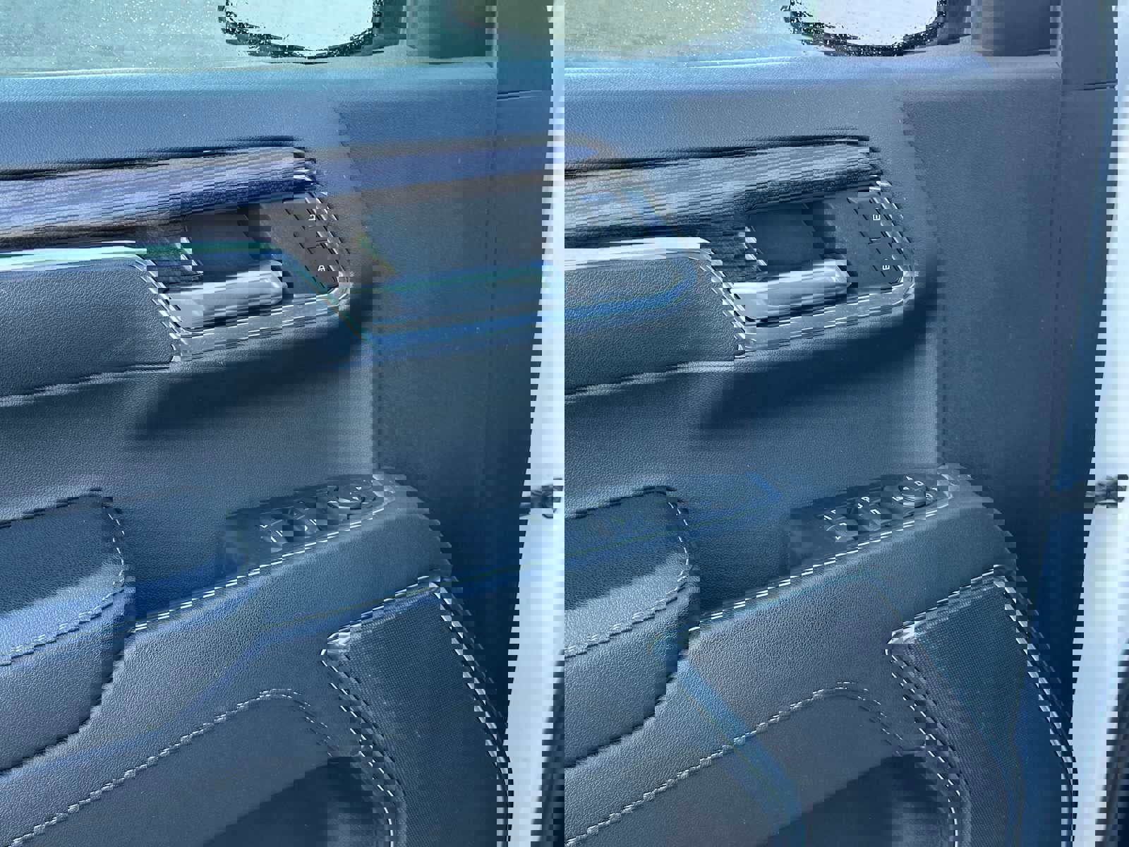 Used 2024 Chevrolet Silverado 1500 RST w/ Z71 Off-Road Package image 26