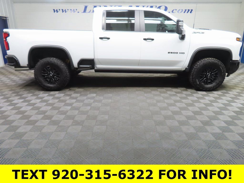 Used 2025 Chevrolet Silverado 2500 ZR2 w/ Technology Package image 2