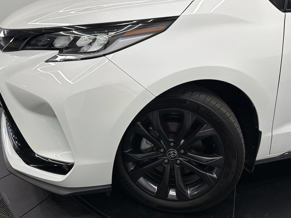 Certified 2026 Toyota Sienna XSE FWD image 5