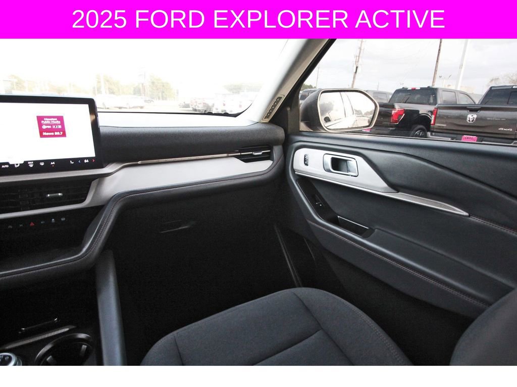 Used 2025 Ford Explorer Active RWD image 11