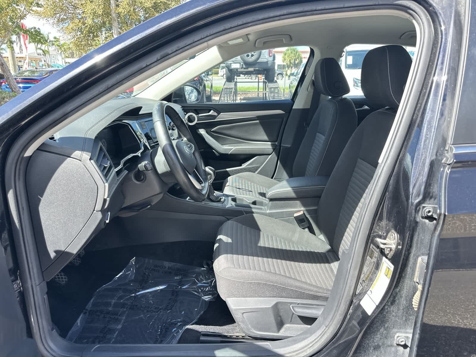 Used 2022 Volkswagen Jetta S FWD image 2