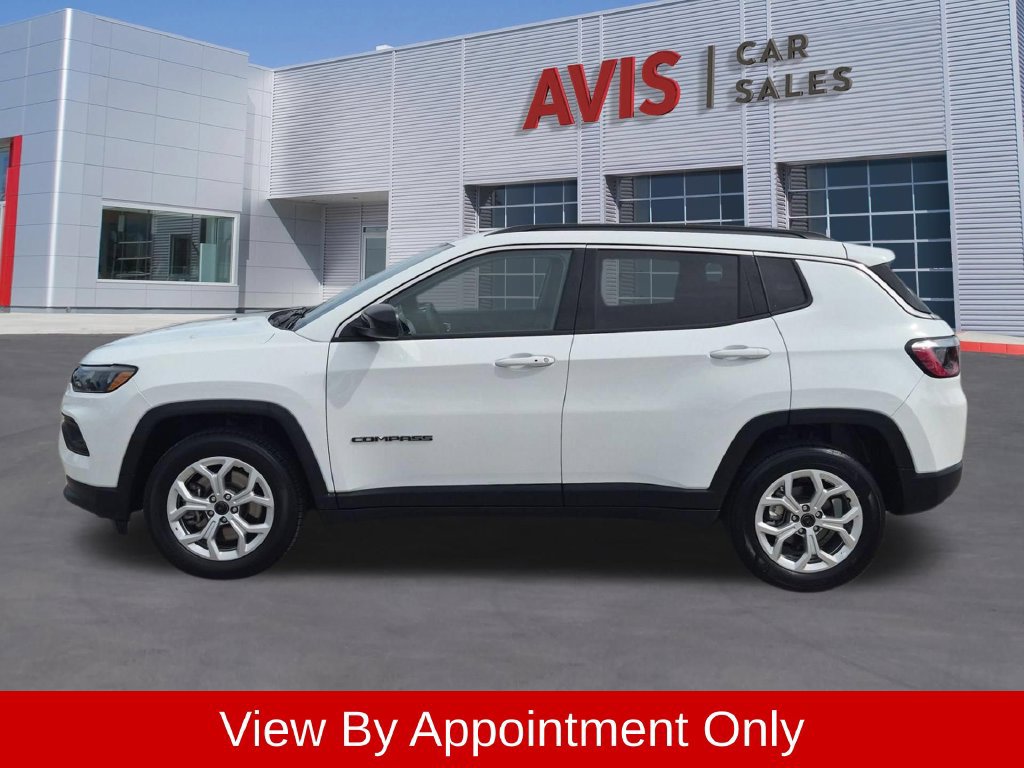 Used 2025 Jeep Compass Latitude AWD/4WD image 10