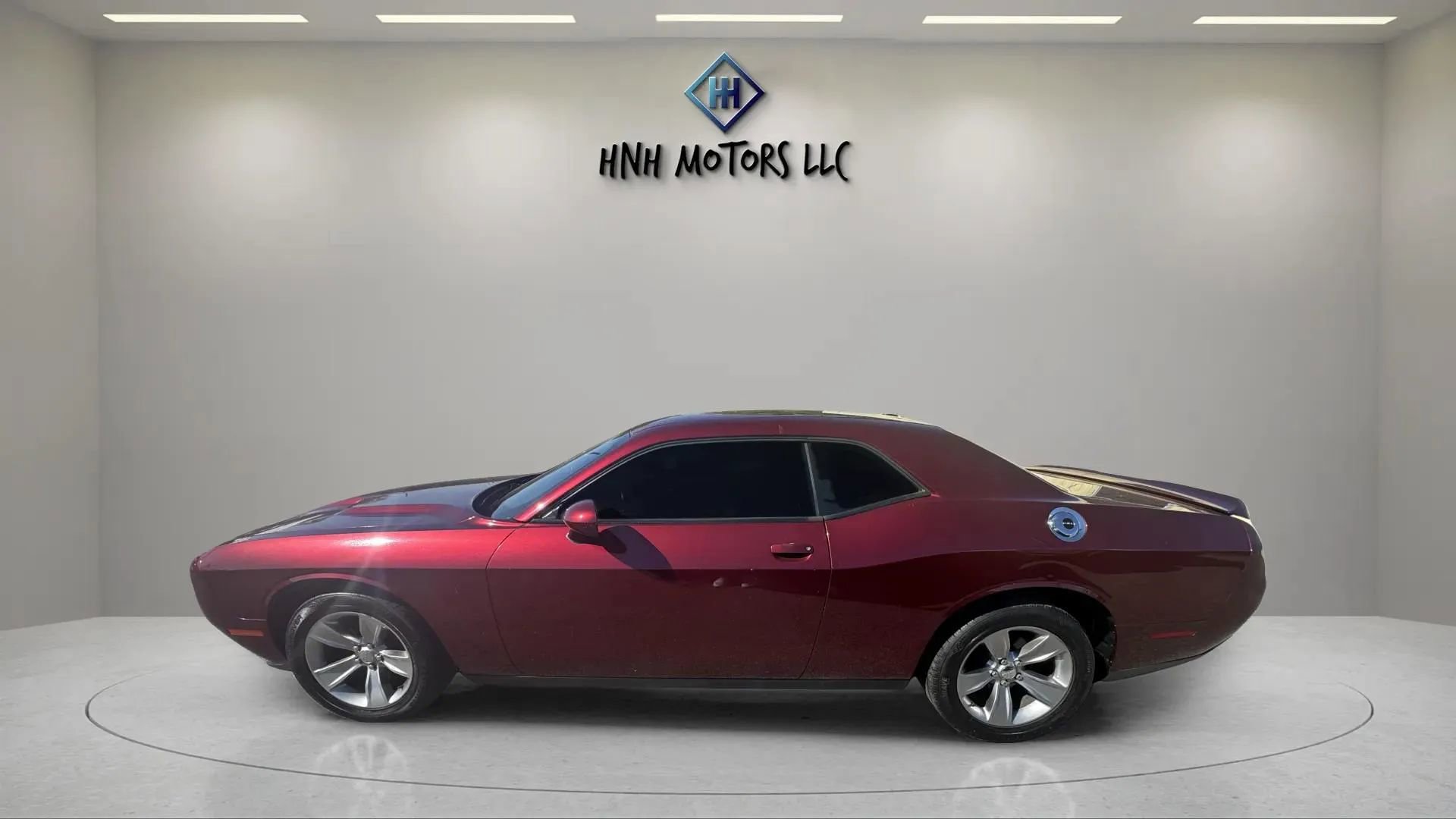 Used 2019 Dodge Challenger SXT image 8