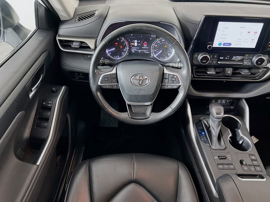Used 2023 Toyota Highlander XLE AWD/4WD image 22