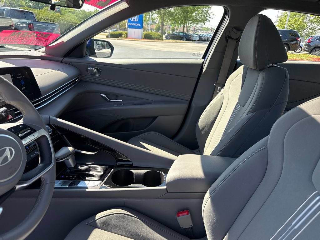 Certified 2024 Hyundai Elantra SEL w/ Convenience Package FWD image 12